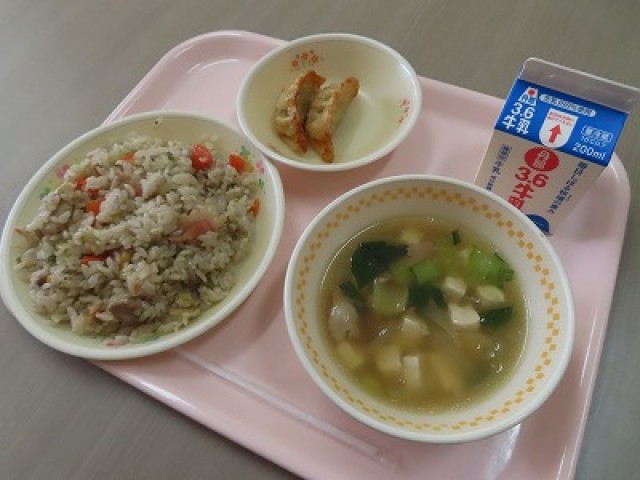 今日の給食.jpg