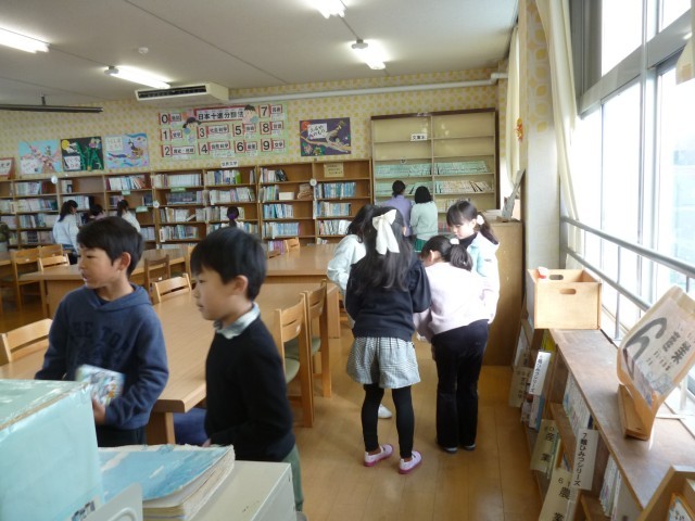 図書館の様子1.JPG