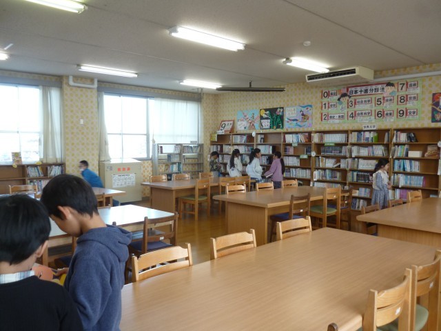 図書館の様子2.JPG