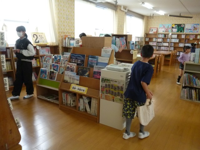 図書館の様子5.JPG