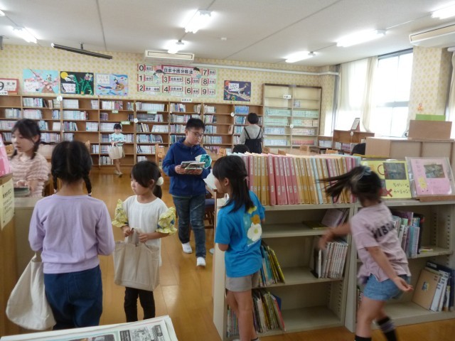 図書館のようす②.JPG