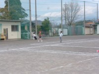 ５年生は、運動場で「かんけり」を行いました。大平小学校の運動場は、広いですが、あまり隠れているところがありません。子どもたちは、隠れることができるのかなと思っていましたが、始まると、一斉に隠れ、誰も姿を見ることができないくらいに上手に隠れていました。本当、子どもたちはすごいです。