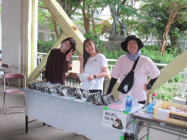 おにぎりコーナー3人娘
