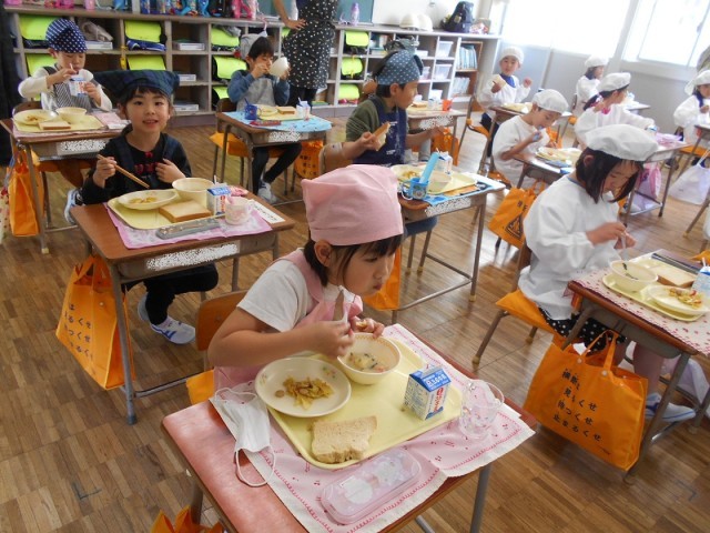 １６給食３.jpg