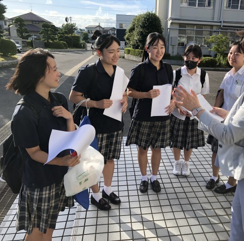 審査委員からの講評中