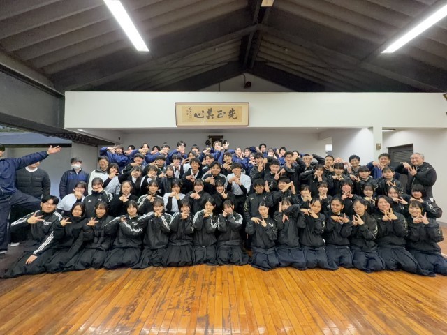 ３校で集合写真