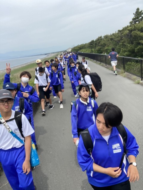 堤防を進みました